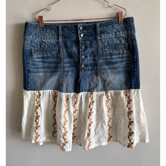American Eagle White Jean Embroidered Tiered Mini Skirt Button Fly Size XL 12 - Picture 1 of 8